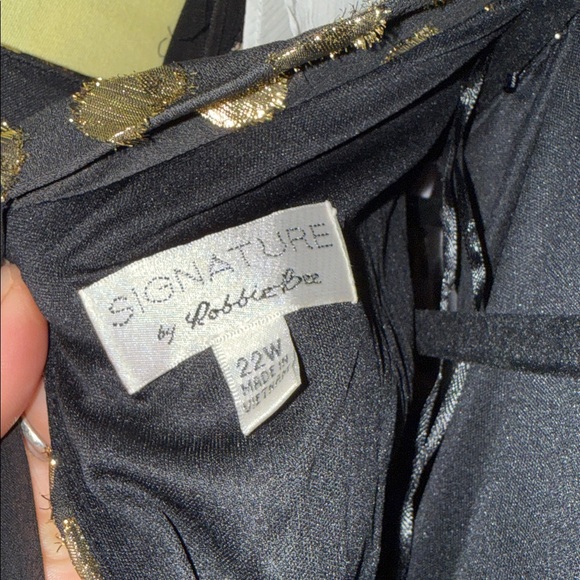 Signature by Robbie Bee Black and Gold Midi Dress - Picture 6 of 6